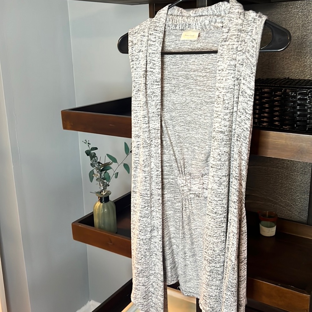 Cute sleeveless tie top! Very soft and worn once!